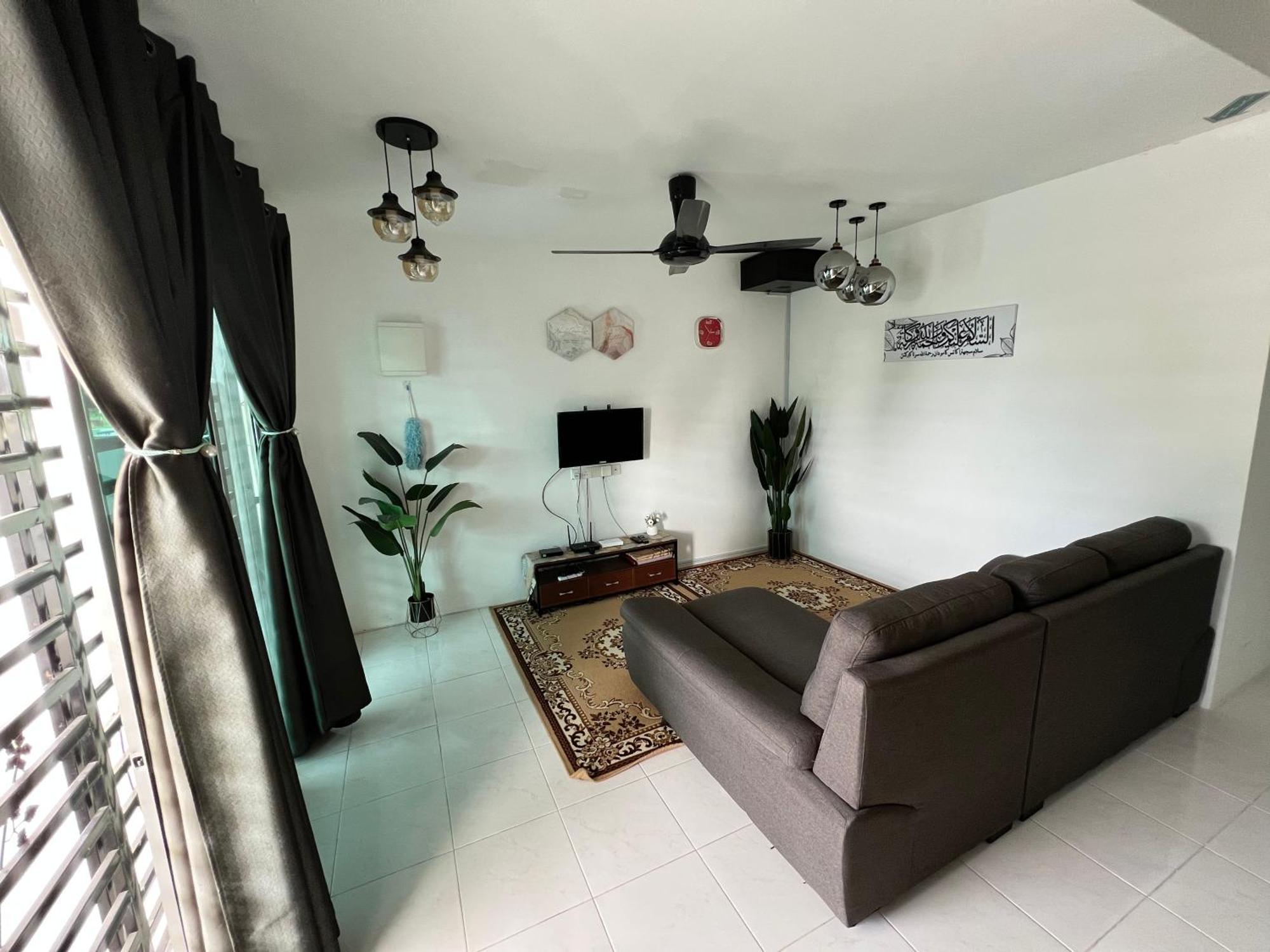 Chempaka Homestay Seri Iskandar Exterior photo